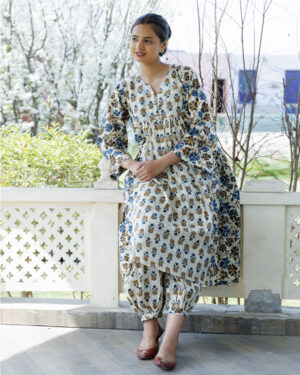 Pakistani Style Women’s Cotton Kurta Set – Simple & Affordable