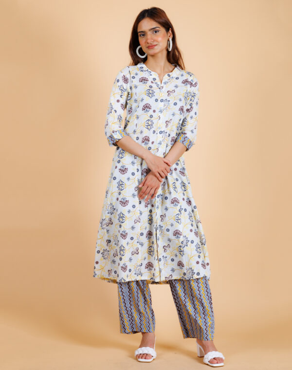 Women Stright Kurta - Image 2
