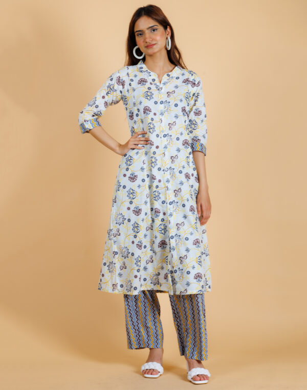 Women Stright Kurta - Image 3