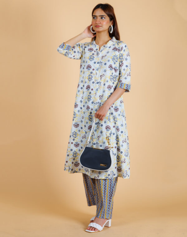 Women Stright Kurta - Image 4