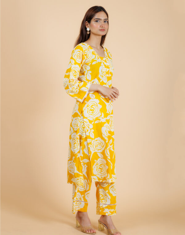 Women Yellow Stright Kurta Set Floral Print - Image 4