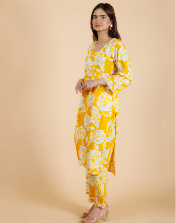 Women Yellow Stright Kurta Set Floral Print - Image 2