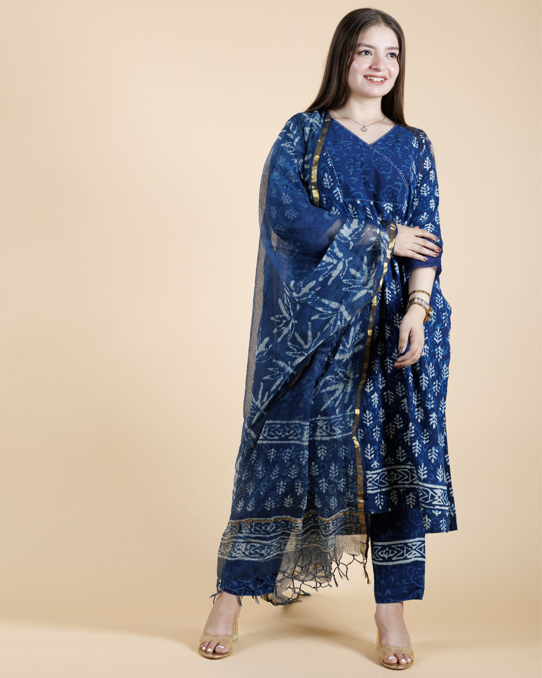 Ethnic Kurta Set With Organza Duptta - Image 2